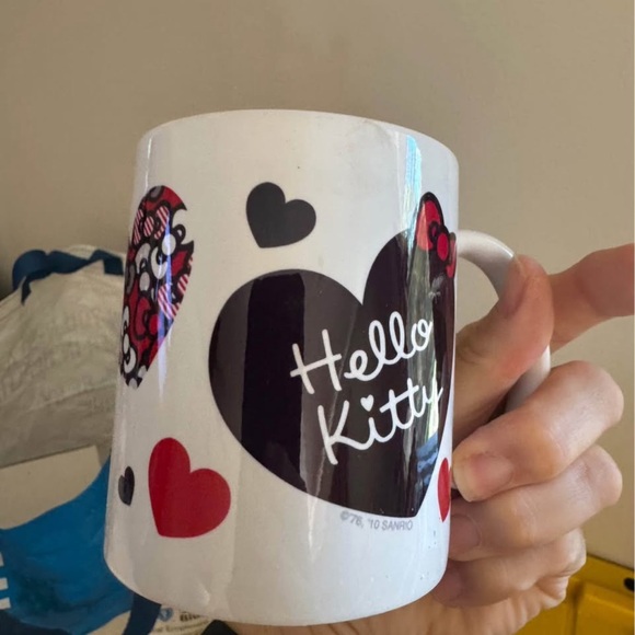 Hello Kitty White and Red Mugs Set of 2 (new in box) - Picture 5 of 5